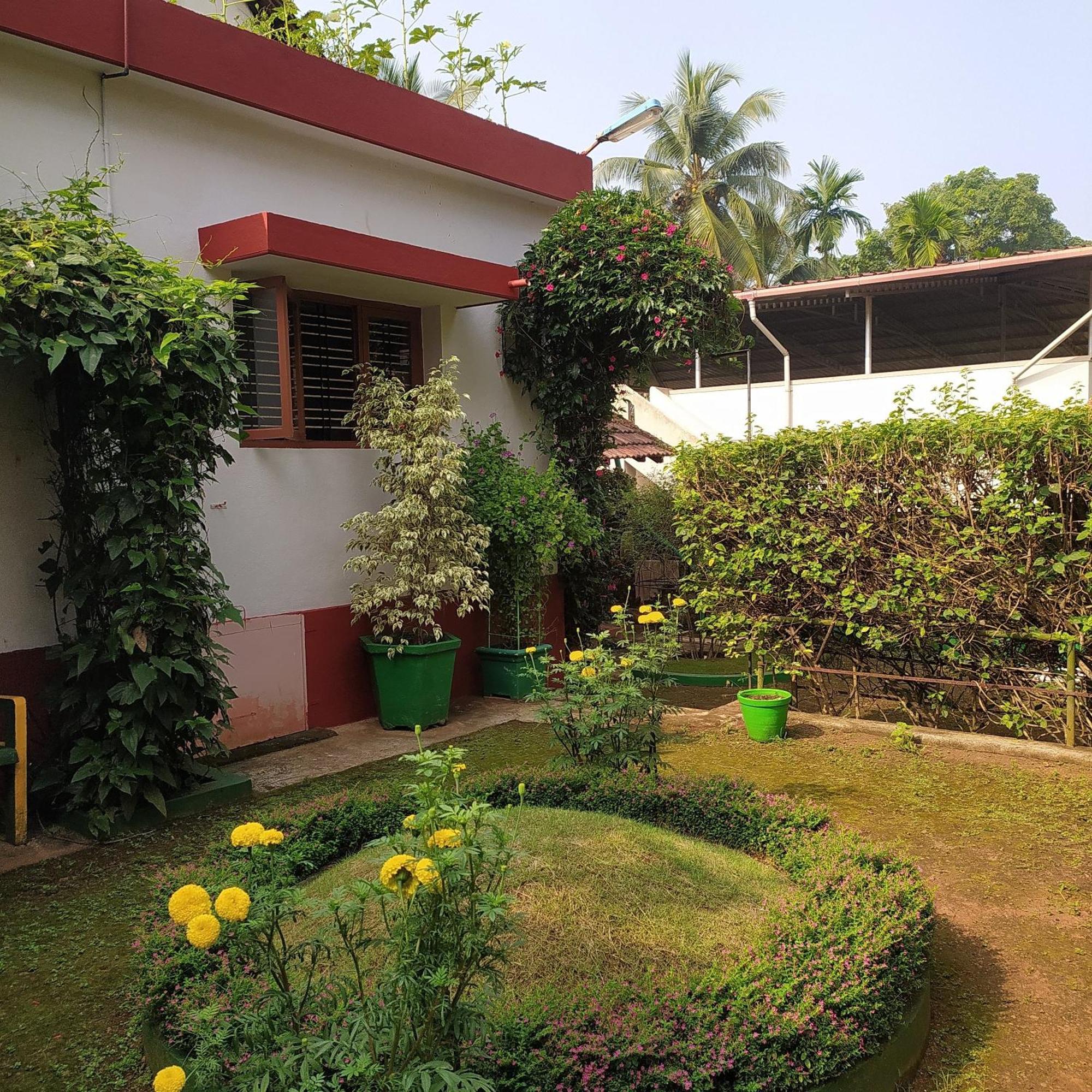 Runnin Airport - Homestay Gurpur Экстерьер фото